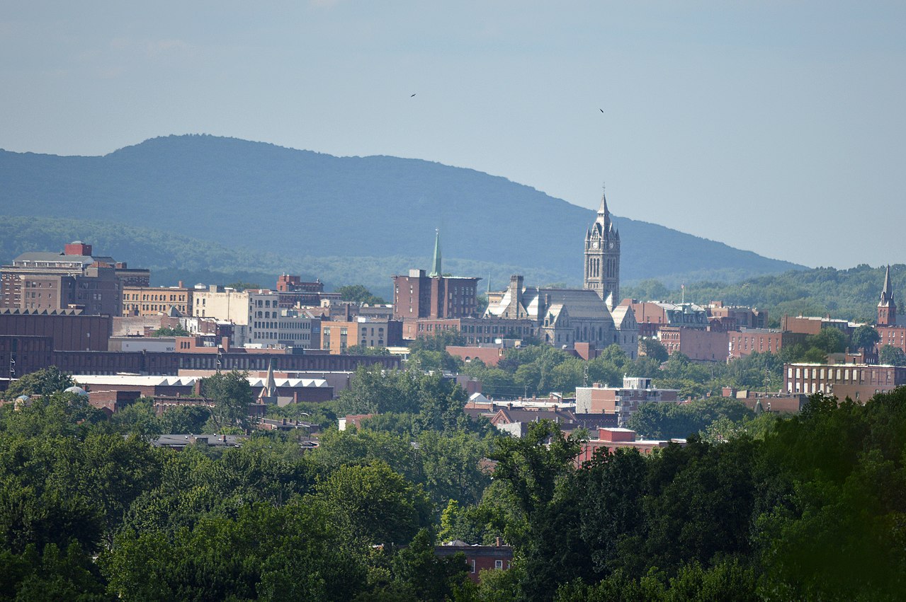 Holyoke — professional movers serving Holyoke and surrounding areas